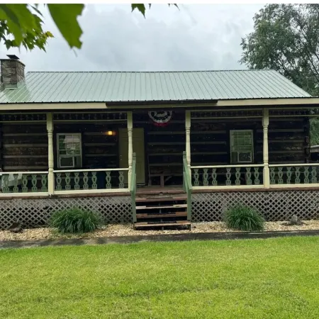 Charming 3-Bedroom 5 Bed Hottub Cabin WiFi in Scenic Seneca Rocks West Virginia
