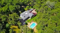 A Pet-Friendly Oasis surrounded by wineries with a Pool, Jacuzzi, and Sauna. - 4-Star