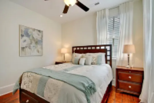 Great Downtown Charleston Location!