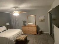 Beautiful waterfront condo 1200 sf Отели рядом с достопримечательностью «Cycle Co Cape Coral»