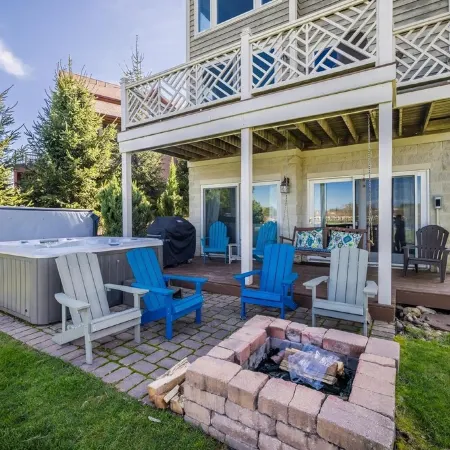 Lake Front Home w/ Hot Tub, Fire pit, yard, walk to Wisp Resort,Tubing Hill View