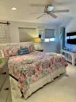 Beach Lovers 4/2.5, Short Walk 2 Beach & Easy Access, +Views! Read Our Reviews!