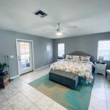 HAPPYOURS Luxury Heated Pool, Hot tub No Additional Fees!! Vanderbilt beach