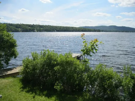 New Beam construction house on pristine Back Lake Отели в г. Питтсбург