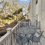Cozy Island Escape! St. Simons Townhome- Feed the turtles from your Balcony
