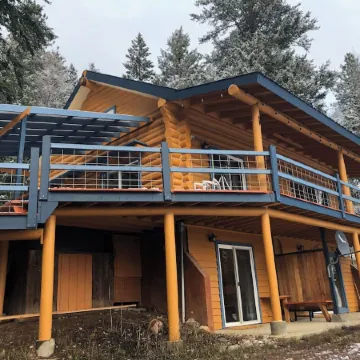 Cabin in the woods, with lake view and hot tub