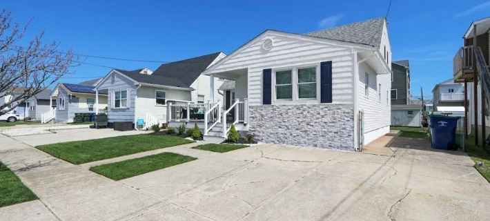 Newly Renovated Condo 2 Bd/1Bth - 1.5 Blocks to Beach Hotels in Brigantine