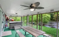 Waterfront Cottage with Hot Tub, & Fire Pit. Pet Friendly.