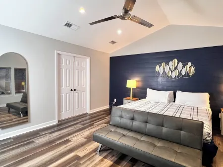 Magic Oasis, Pool, Pavilion on large lot, Fantastic View, Sleep 16