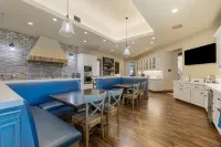 Palm Desert Estate, Pool, Courts, Saunas & No Checkout, Sleeps 20+