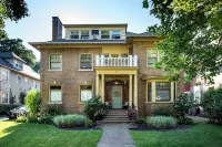 Cozy 1-bedroom Apartment Steps from Park Ave with AC, WiFi