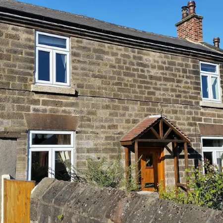 Character cottage (18c) on the edge of historic Belper