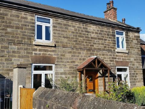 Character cottage (18c) on the edge of historic Belper