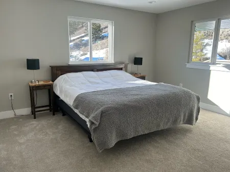 Mountain Hideaway Retreat- Room for Everyone