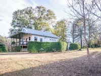 Huguenot Lake Front Cottage on Lake O' the Pines- 2 bedroom, 2 bath with a loft Hotels in Upshur County