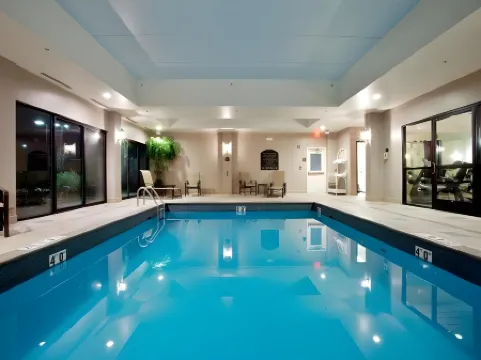 Holiday Inn Express & Suites Newport News