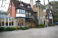 Farnham House Hotel Các khách sạn gần Farnham Sixth Form College