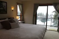 Ski Hill home w/ stunning views & hot tub! - de charme