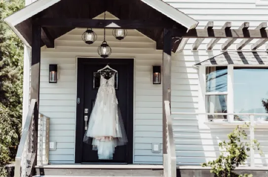 Lush Newley Renovated Home - Downtown Warren