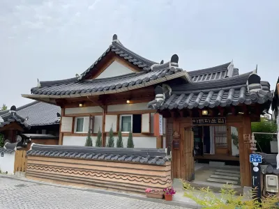 Jeonju Areumdaunjip Hanok Chaeheomgwan Hotels near Gyeonggijeon Shrine