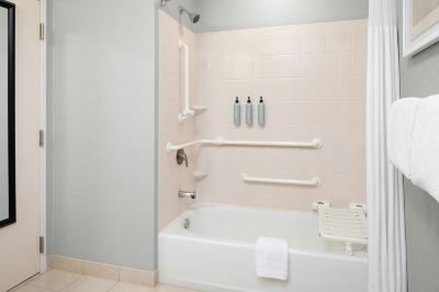 ゲストルーム(クイーンベッド2台) コートヤード・ノックスビル・エアポート・アルコアの写真