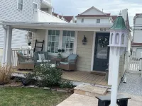 WALK TO THE BEACH CUTE AS A BUTTON SINGLE FAMILY HOME/PET FRIENDLY/ FENCED YARD Hotels near Ocean City Beach