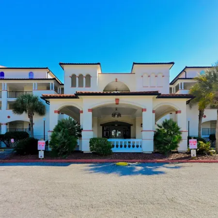 Oceanfront 2 Bedroom Condo! Villa Capriani