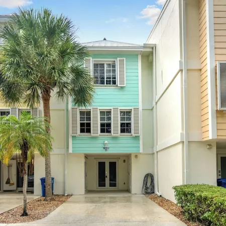 Resort-Style Living at Mariner's Club – Steps from Pools, Marina, & Ocean Views!