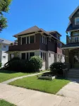 3-bedroom house near Lake Michigan in charming Shorewood. Family & Pet friendly