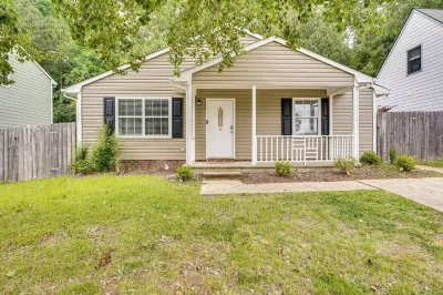 Cozy Vacation Rental ~ 2 Mi to Downtown Durham!