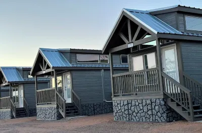 Luxury Tiny Homes - Deluxe King Room Hotels in Page