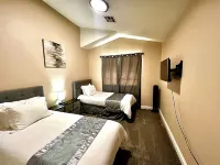 Spacious 4Bdr Entire Home with Pool & Spa, Outdoor Dining & 40’ RV Parking. Hotels near Joshan Filipino Oriental Market