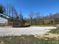 Trailer and pet-friendly! Hot tub! Minutes to Windrock and Frozen Head!