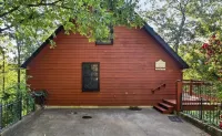 10 Mins to Dollywood, Stunning Views, Open Space & HotTub, Pet