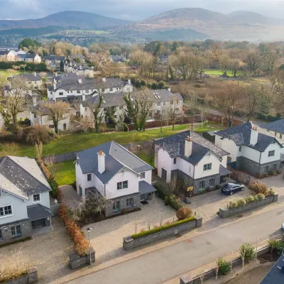 Spacious Home to Sleep 6 Just a Short Stroll From Kenmare Hotels near The Studio