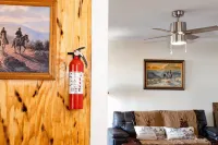 Charming 1-bedroom house in relaxing Alpine with WiFi, AC Hotels in Alpine