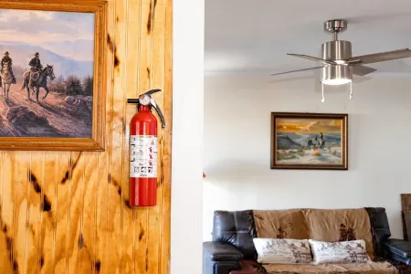 Charming 1-bedroom house in relaxing Alpine with WiFi, AC