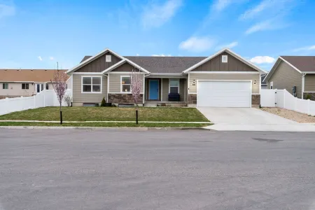 Family Friendly Home w/ Home Theatre in Beautiful Heber Valley Отели в г. Уошэтч Каунти