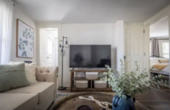 Walkable to Everywhere in Little Italy- Near CWRU, Cleveland Clinic Main Campus