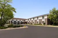 Super 8 by Wyndham Germantown/Milwaukee Các khách sạn ở Menomonee Falls