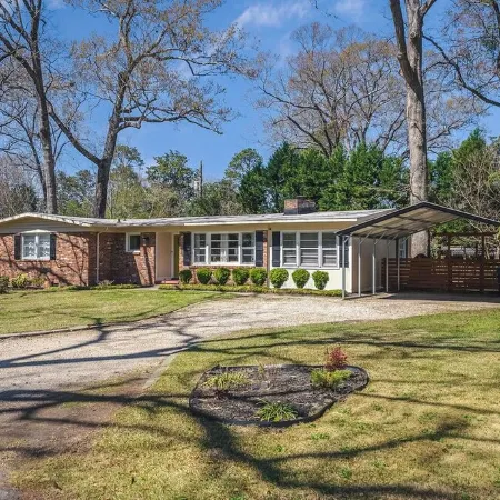 Spacious 3-bed/3-bath home close to Bruce's Field!