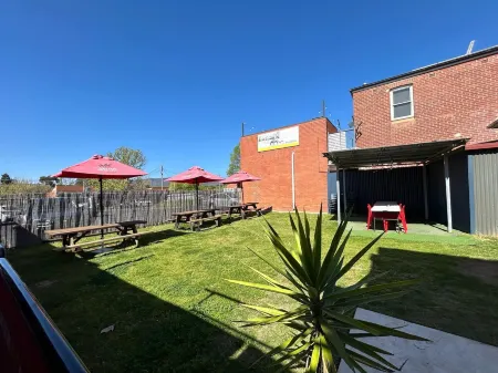 Woolpack Hotel Tumut Отели в г. Киллимикат