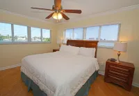 Westwinds Waterfront Resort Các khách sạn ở Treasure Island