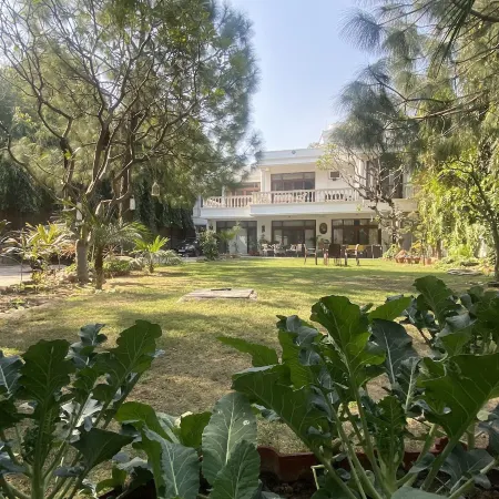 The Stay Inn New Delhi Отели рядом с достопримечательностью «Храм Чаттарпур»