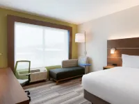 Holiday Inn Express & Suites CINCINNATI NE - REDBANK ROAD by IHG Hotels near Lunken Airport