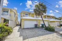Just Beachy - 5 Bedroom 5 Bathroom Beach Front Home! Sleeps 20 Home