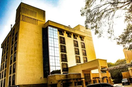 The White Rhino Hotel Отели в г. Ньери