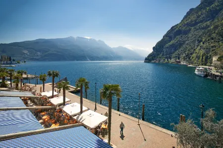 Riva Dante Apartment - Happy Rentals Отели в г. Ledro