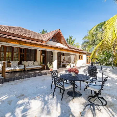 Beautiful Villa with Pool Gym and Maid
