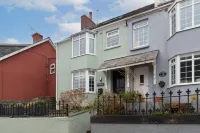 Ivydene - Beautiful Cottage, Stone Throw from Beach, Wonderful Sea Views